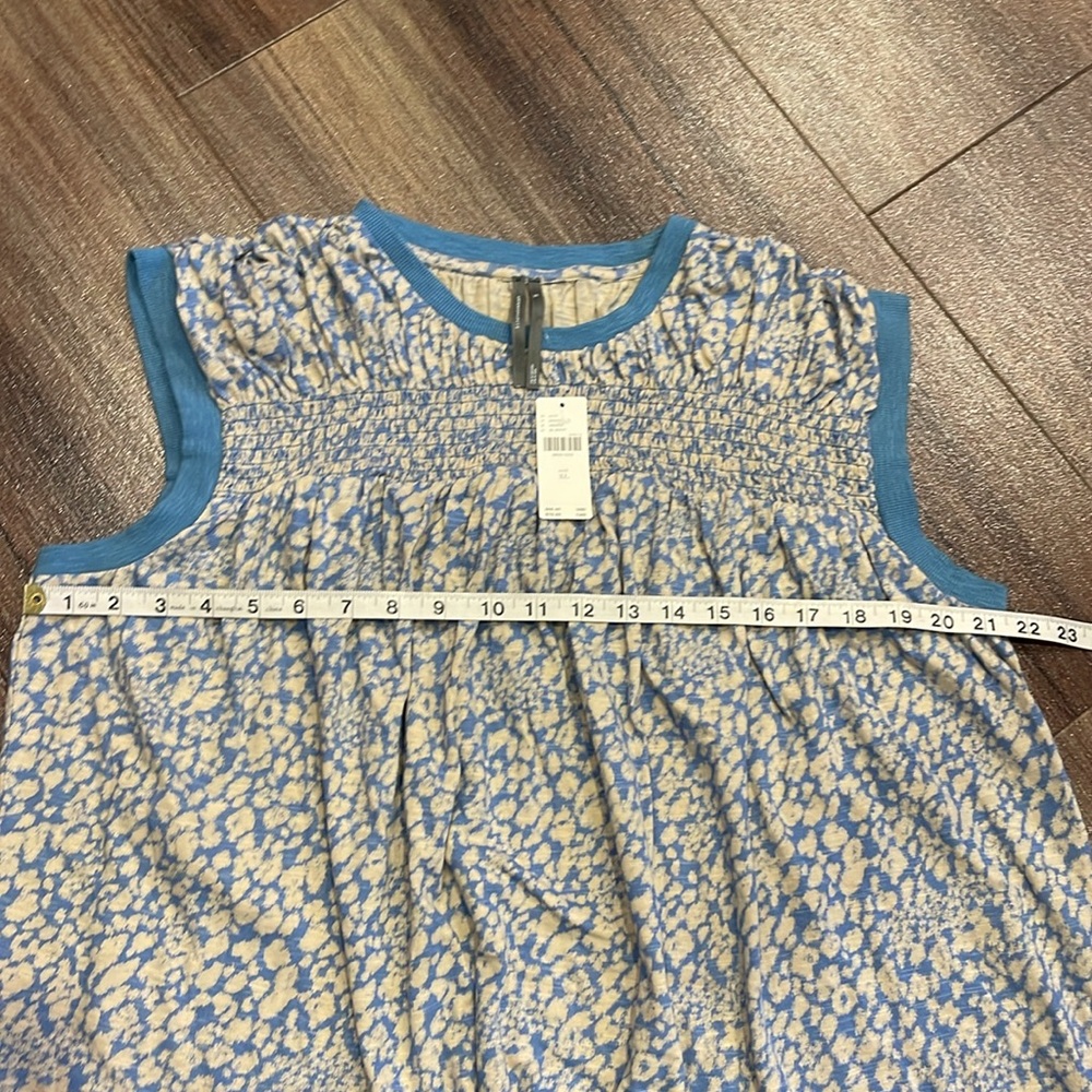 NWT Anthropologie Gray and White Smocked Yoke Cap Sleeve Blouse - Picture 4 of 6